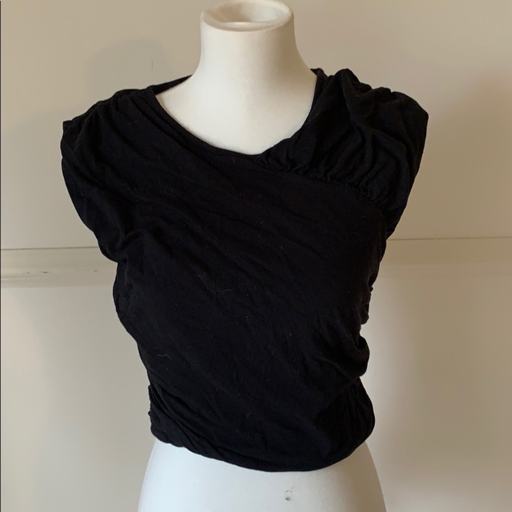 Cropped black tshirt